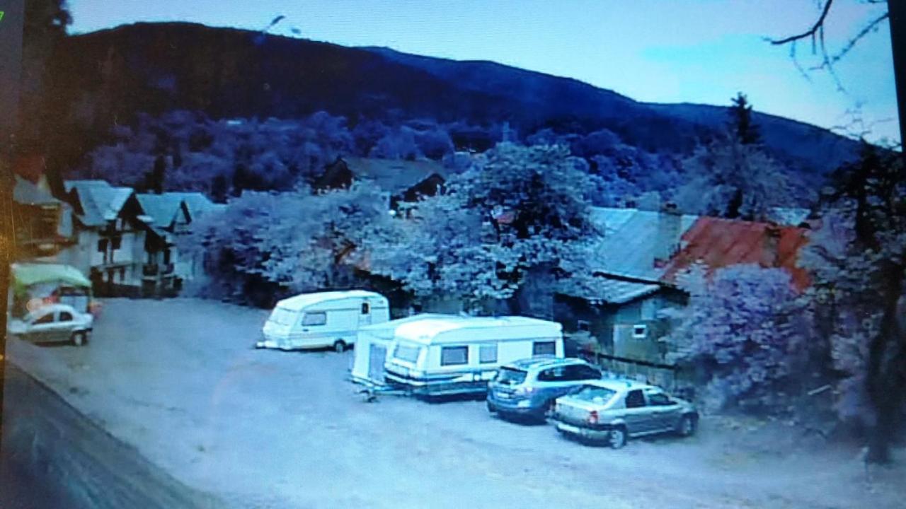 Camping Aviator, Numai Teren, Campare Pentru Rulote Autorulote Personale, Campingul Nu Are Rulote !!! Buşteni Extérieur photo